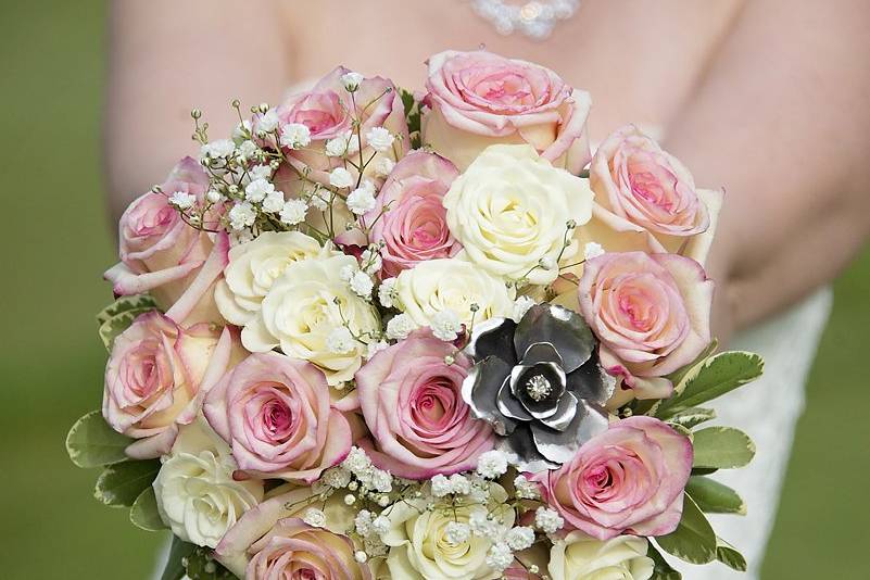 Bouquet with heirloom brooch