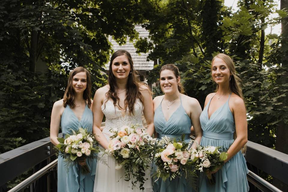 Bridesmaids bouquets