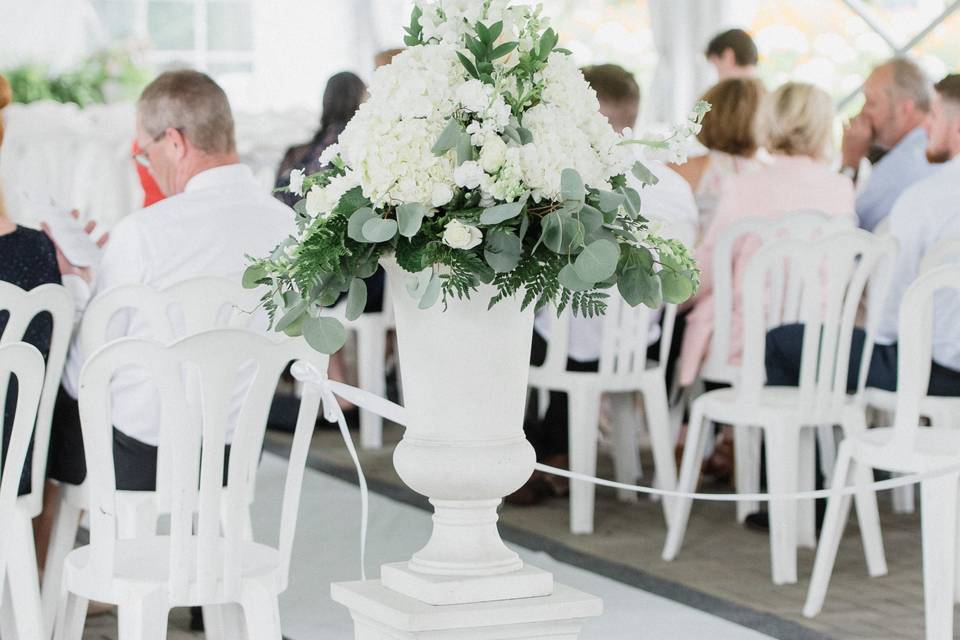 Small urn and pedestal piece