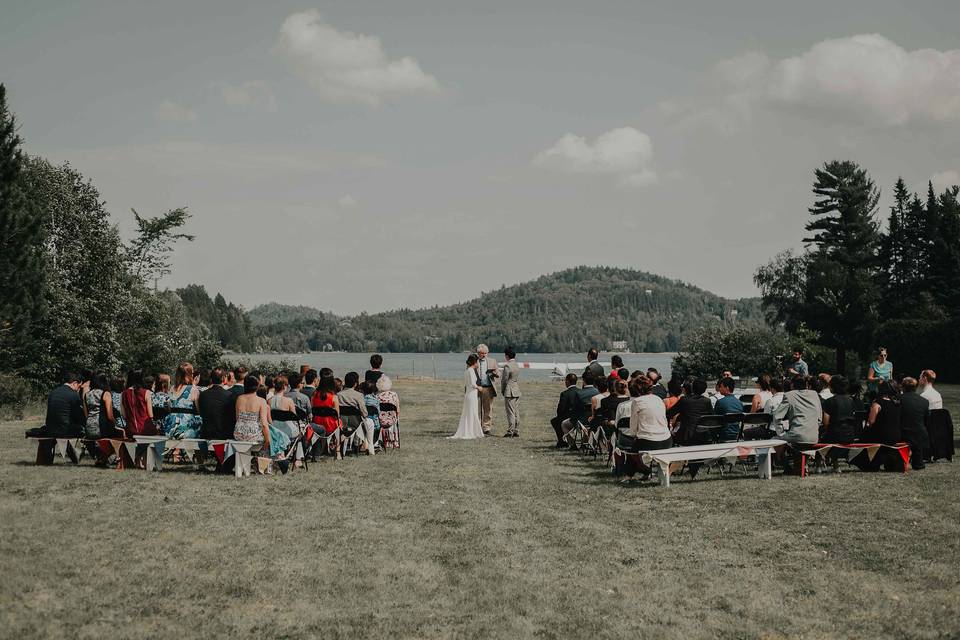 Lake-side ceremon in Val-David