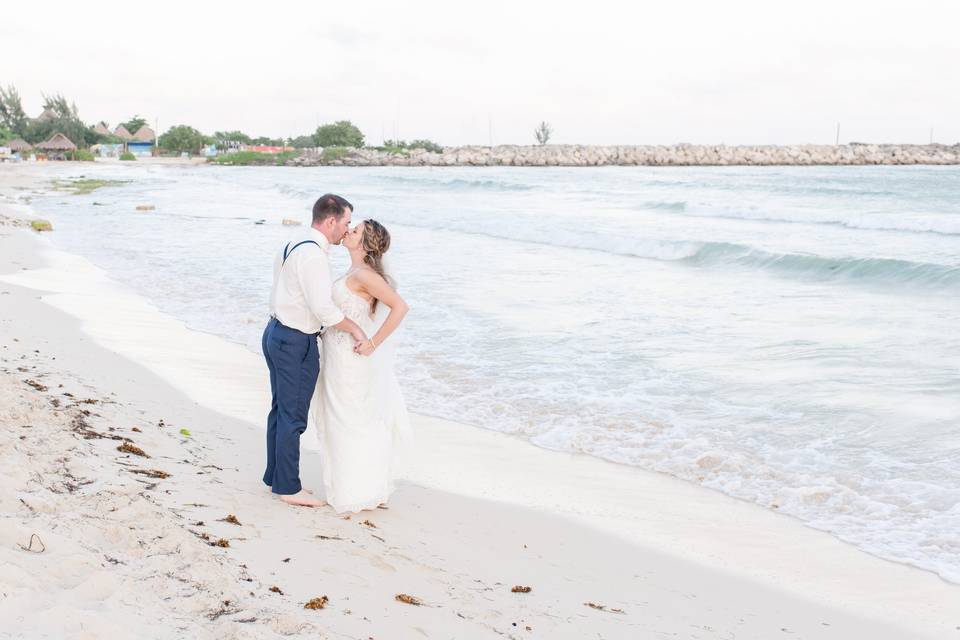 Newlyweds in Cancun, Mexico