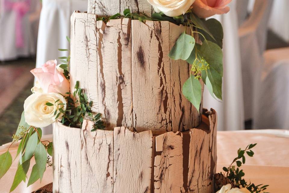Wood effect fondant cake