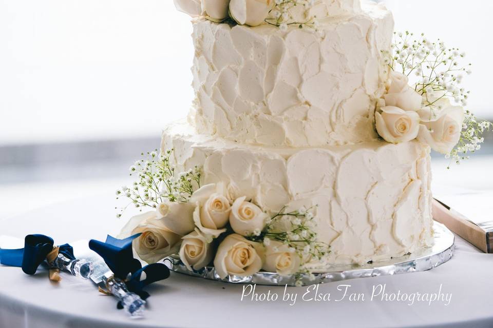 Rustic buttercream cake