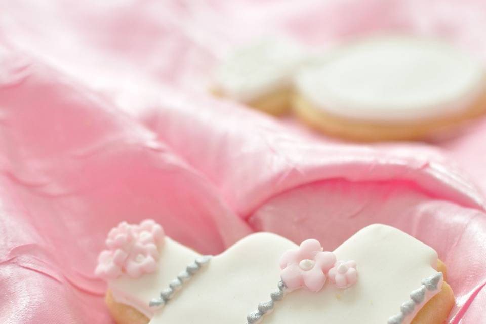 Wedding cake cookie favors