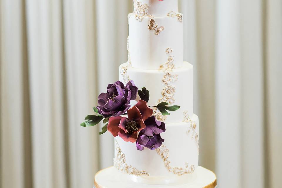 Lace and sugar flowers cake.