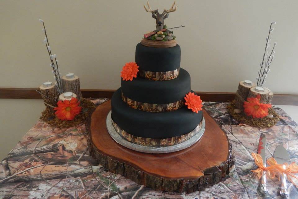 Hunting theme cake