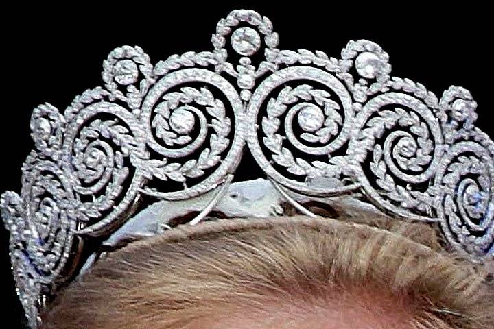 The wedding tiara.