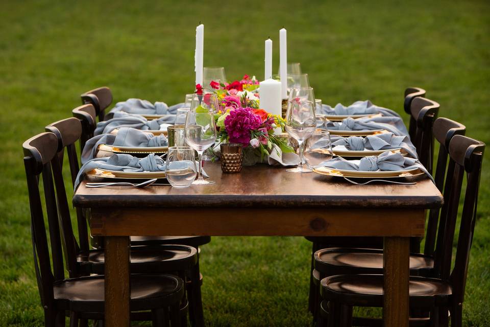 Outdoor table setting