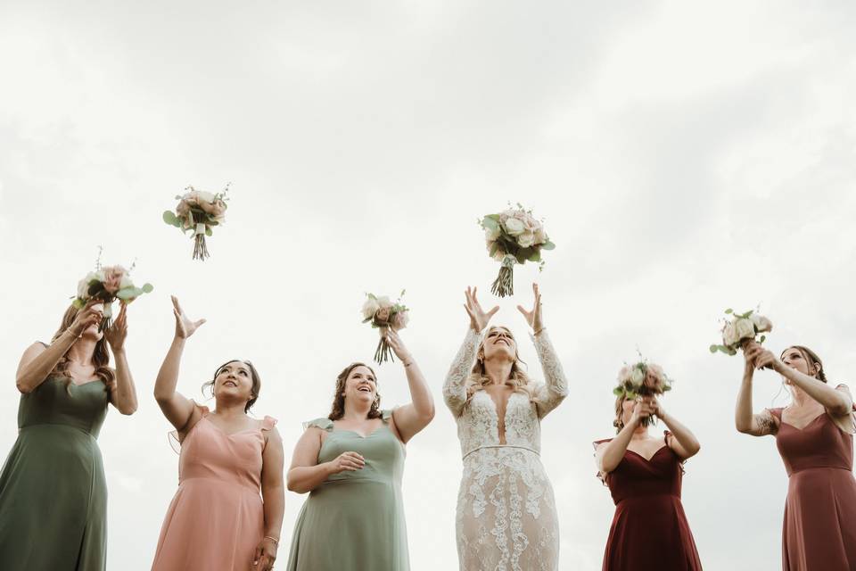 Bouquet toss