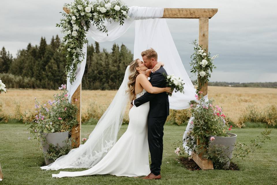 Ceremony first kiss