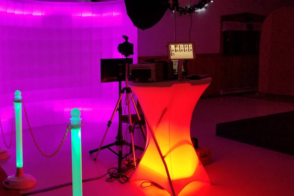 U-shape with LED stanchions