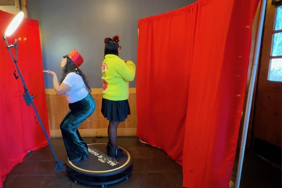 360 video booth with backdrop