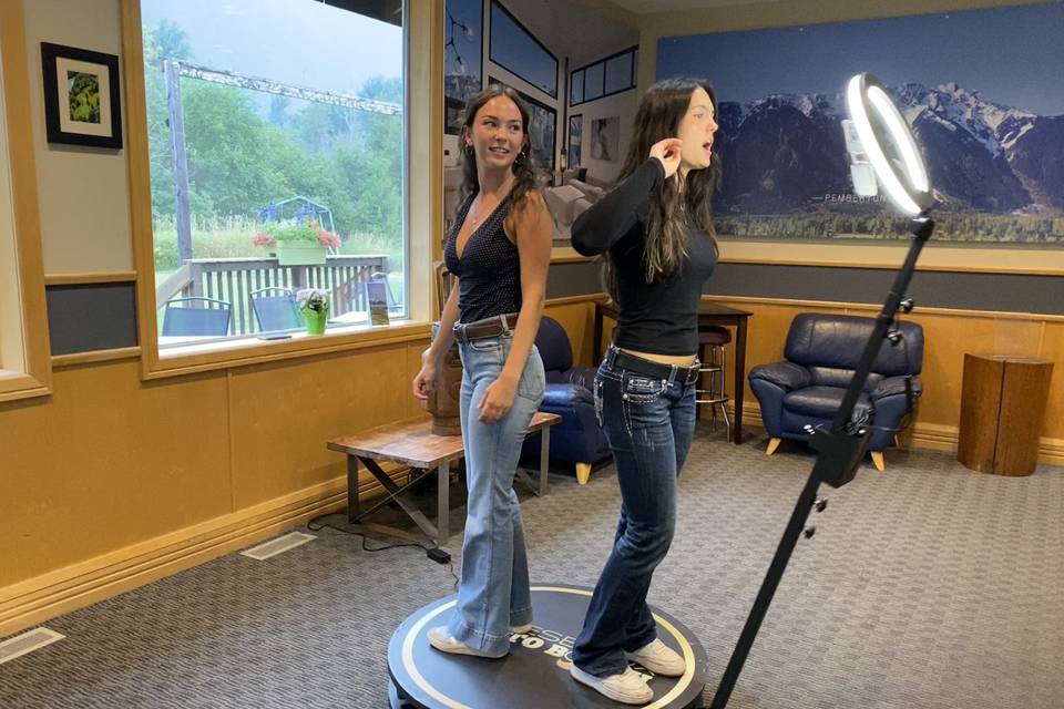 360 booth - no curtains