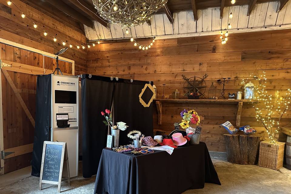 Classic enclosed booth