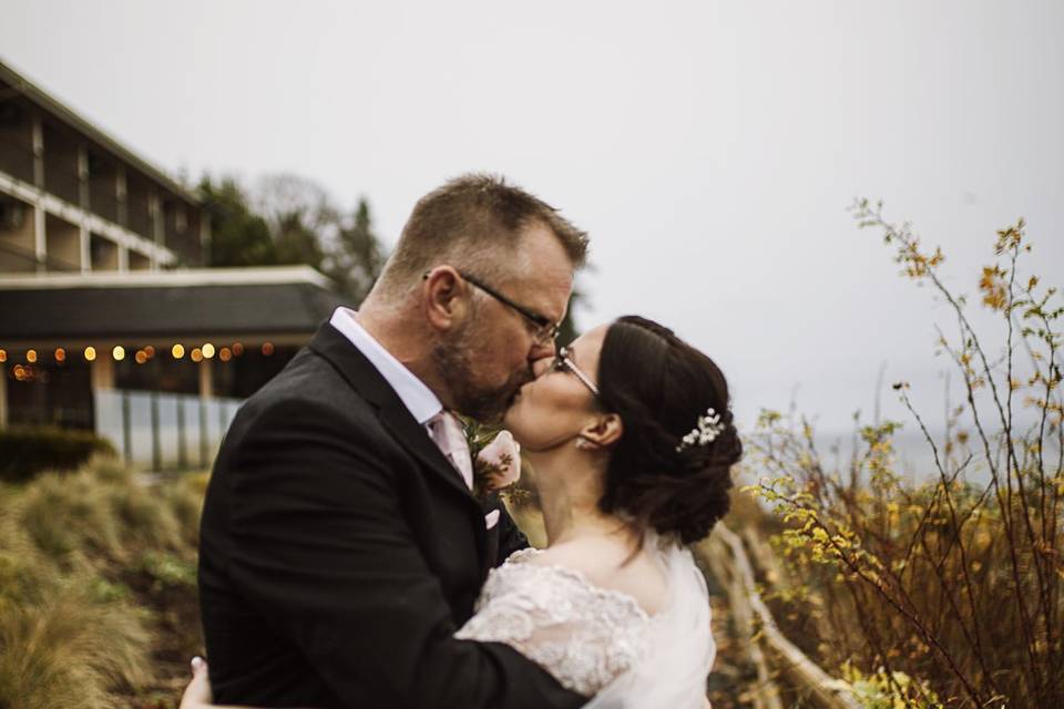 Windswept winter wedding