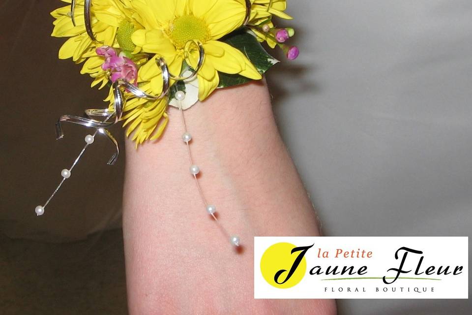 La Petite Jaune Fleur