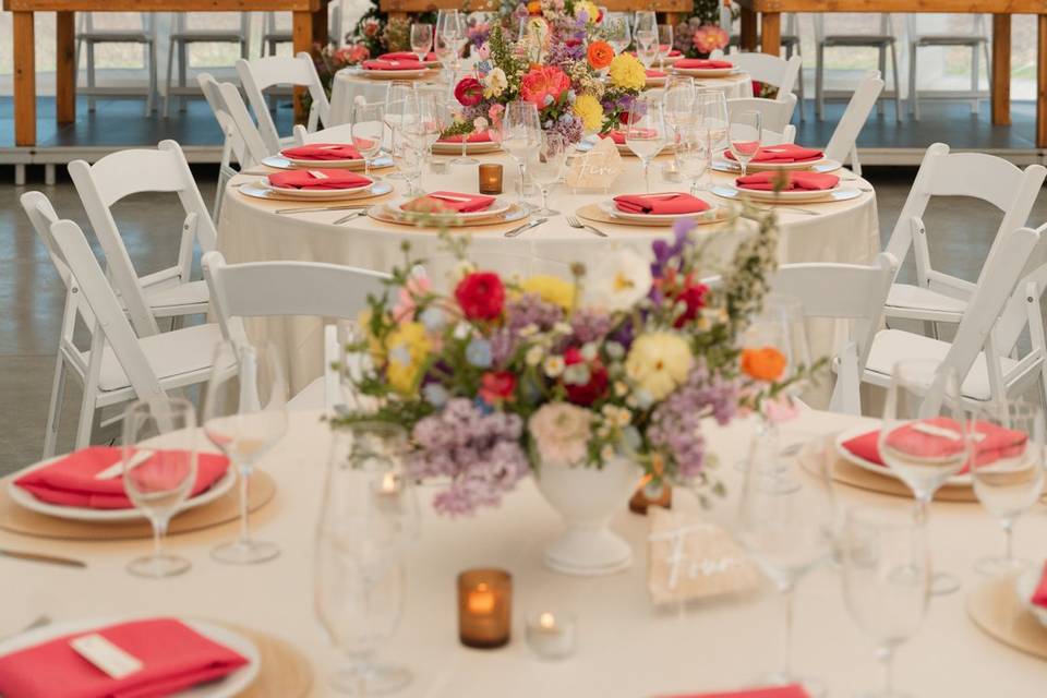 Bright spring wedding receptio
