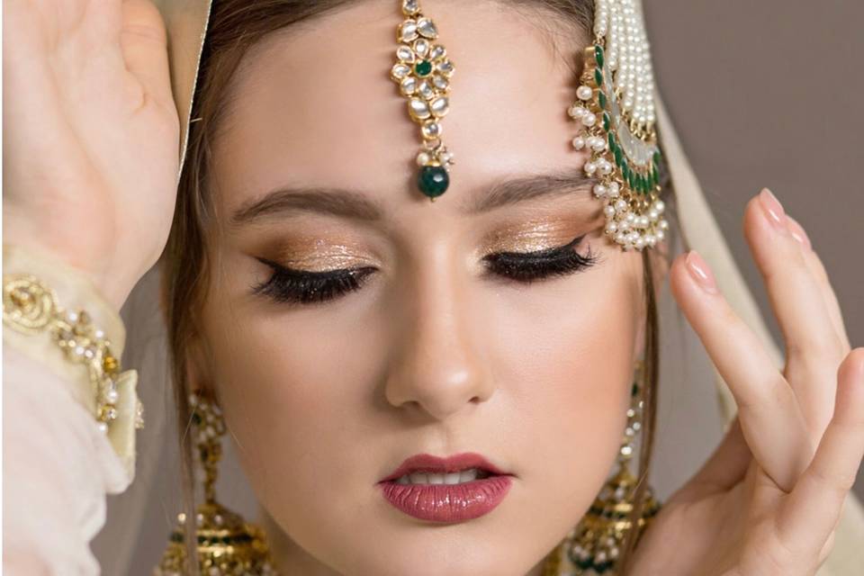 Wedding accessories and makeup