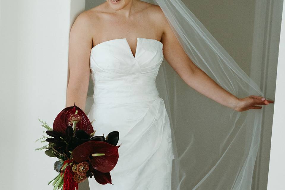 Modern burgundy bride bouquet