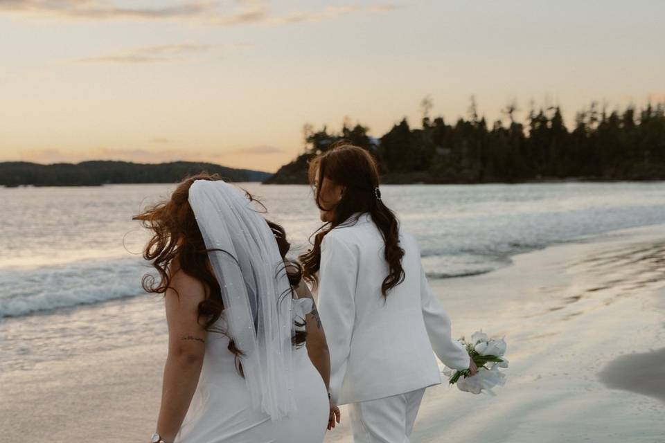 Couple on Tofino shoreline