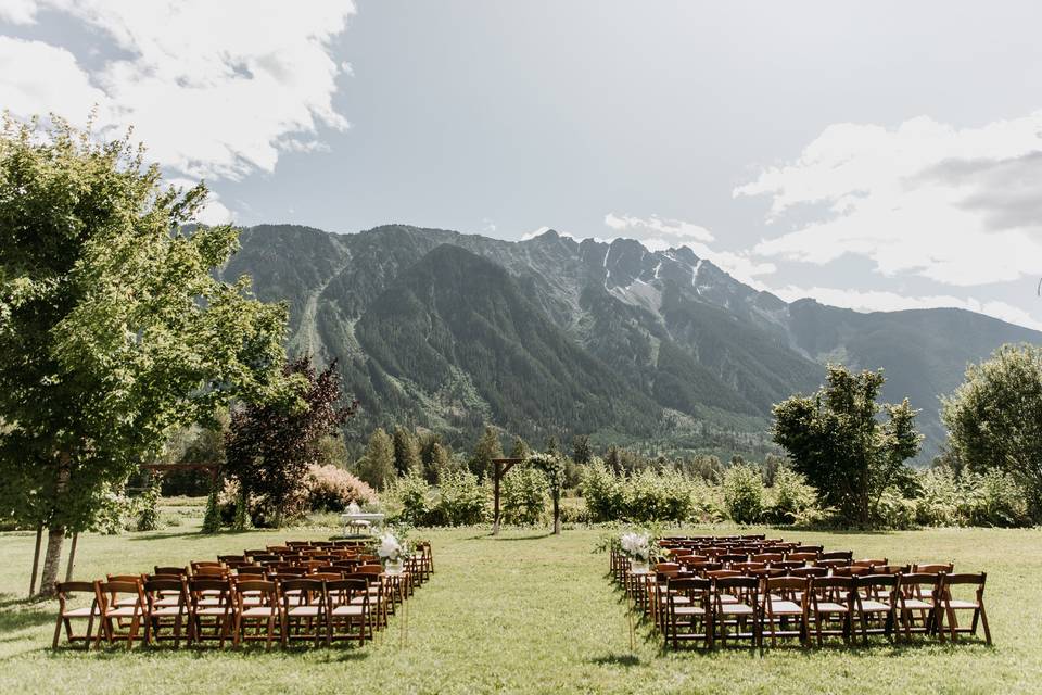 Fruitwood chairs for ceremony