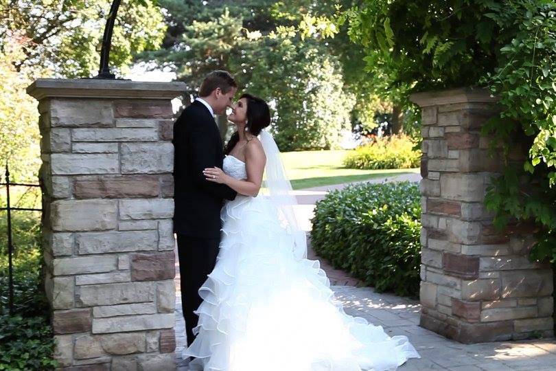 Mississauga, Ontario bride and groom