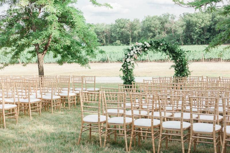 Outdoor ceremony Château des Charmes