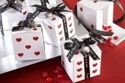 1236634203620-luckyinlove24diceboxeswithaheartcharm.jpg