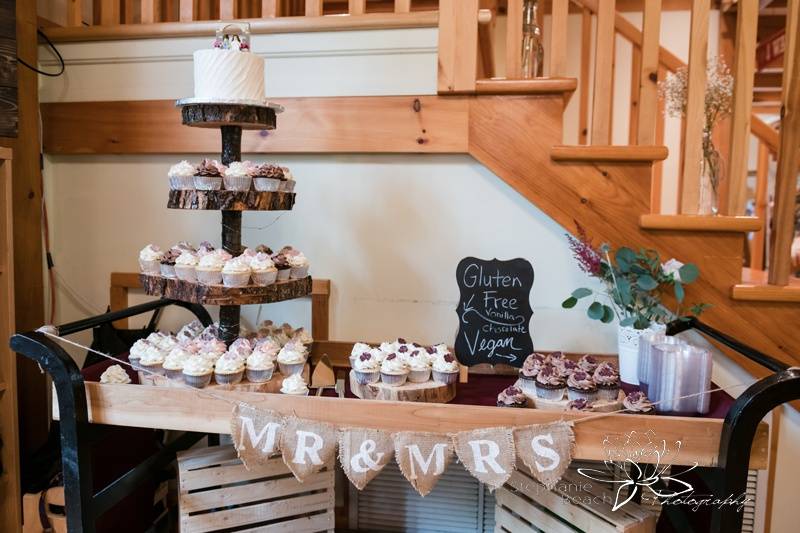 Temple's decor on Cake trolly