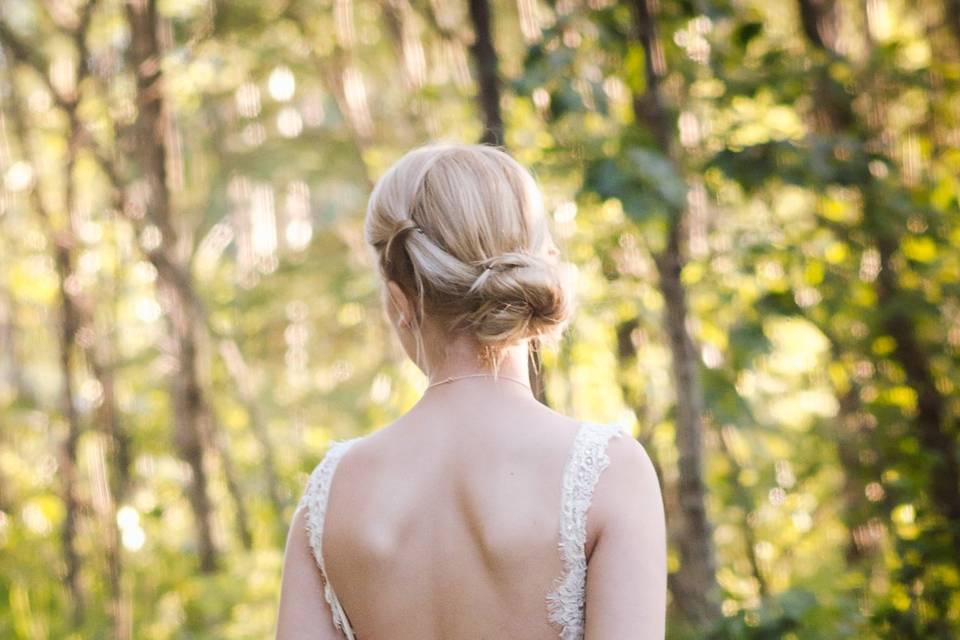 Peak of the backless dress