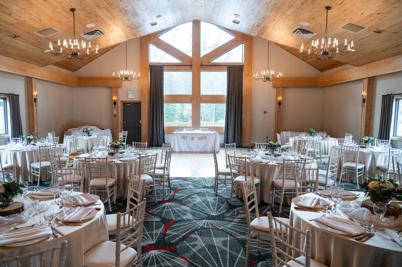 Banff Rocky Mountain Resort - Venue - Banff - Weddingwire.ca