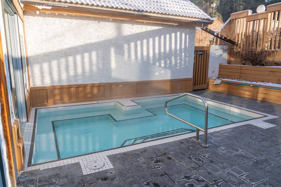 Outdoor Hot Pool