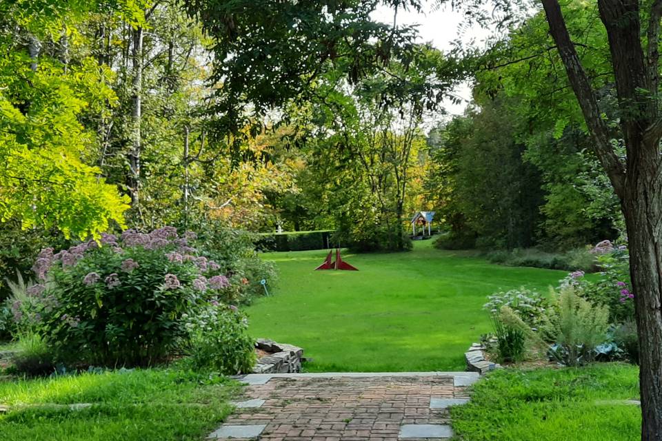 Path to Cedar Hedge Maze