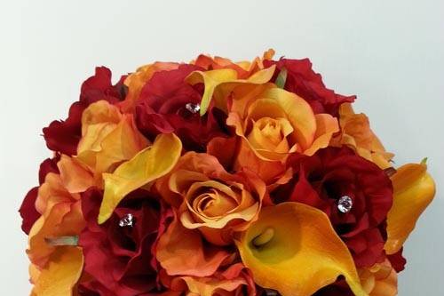 ARTIFICIAL RED ROSE AND ORANGE CALLA BOUQUET 500.jpg