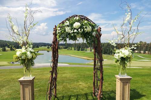 WHITE AND LIGHT PINK CEREMONY PIECE COCHRANE RANCHE HOUSE 500.jpg