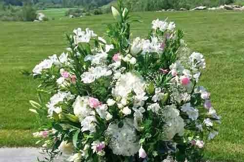 MANTLE FLOWERS HYDRANGEA AND ROSE COCHRANE RANCHE HOUSE 500.jpg