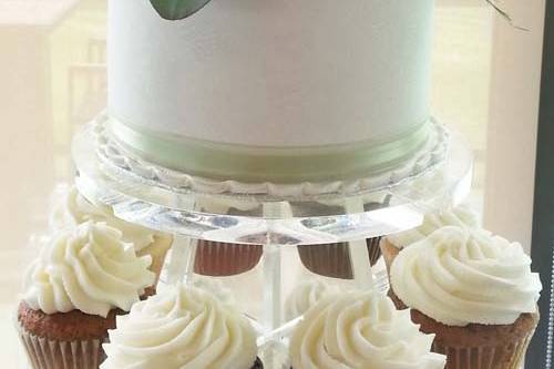 SPRAY ROSE BABIES BREATH AND EUCALYPTUS CAKE TOPPER 500.jpg