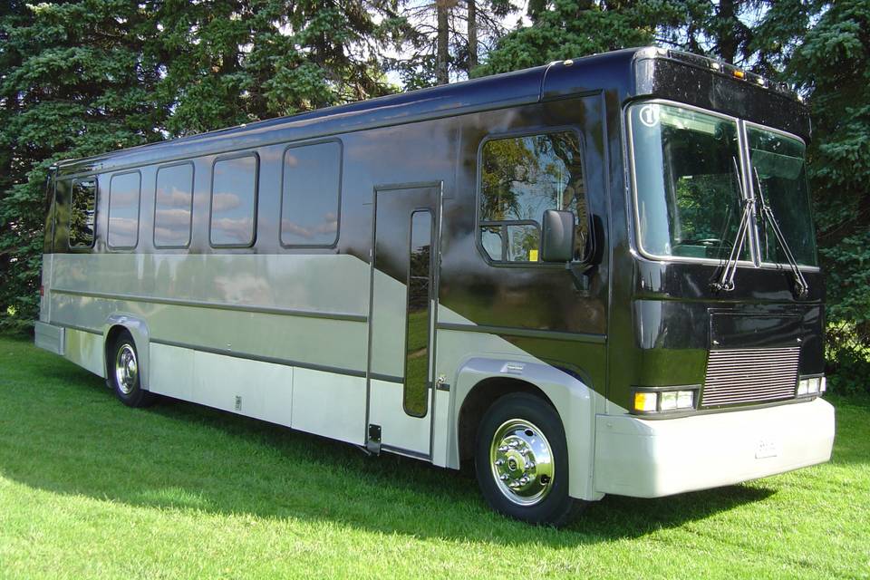 28 passenger limo Bus