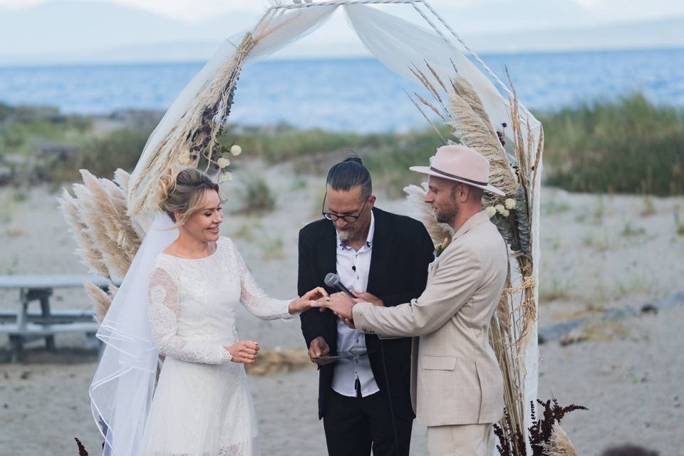 Wedding photographer Courtenay