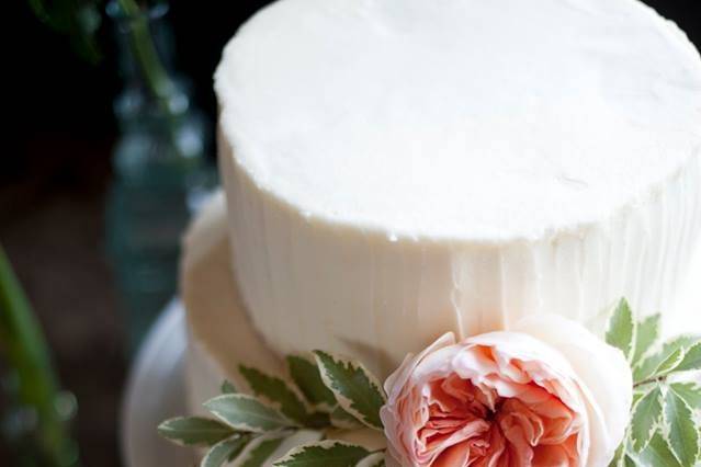 Elegant wedding cake