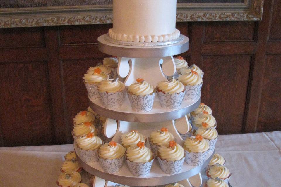 Bride & Baby - Wedding Cake - Windsor - Weddingwire.ca