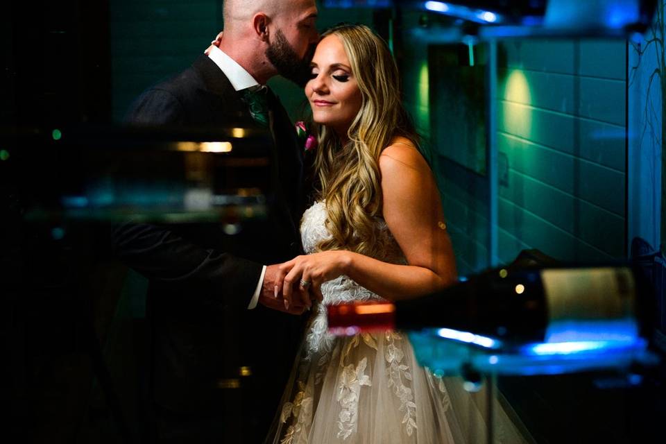 Bride & Groom at Bearspaw Golf