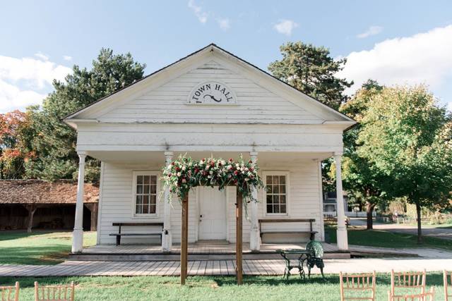 Black creek pioneer outlet village wedding