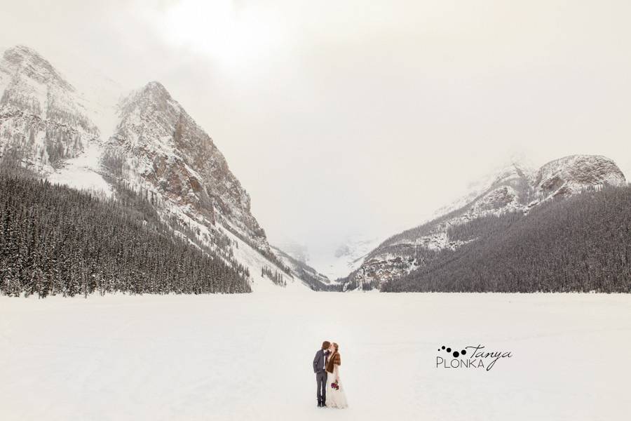 Lake Louise wedding on lake