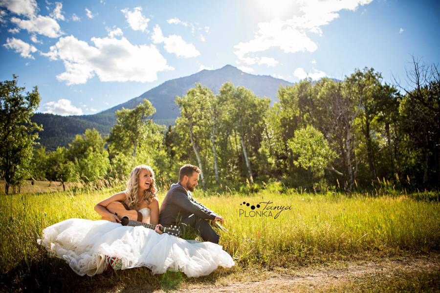 Crowsnest Pass bride and groom