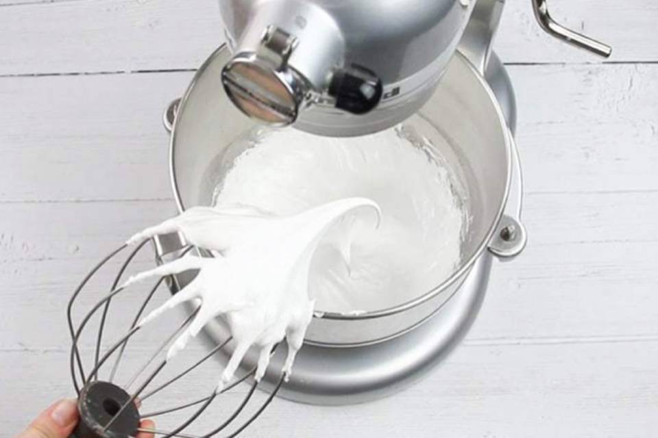 Mixing meringue