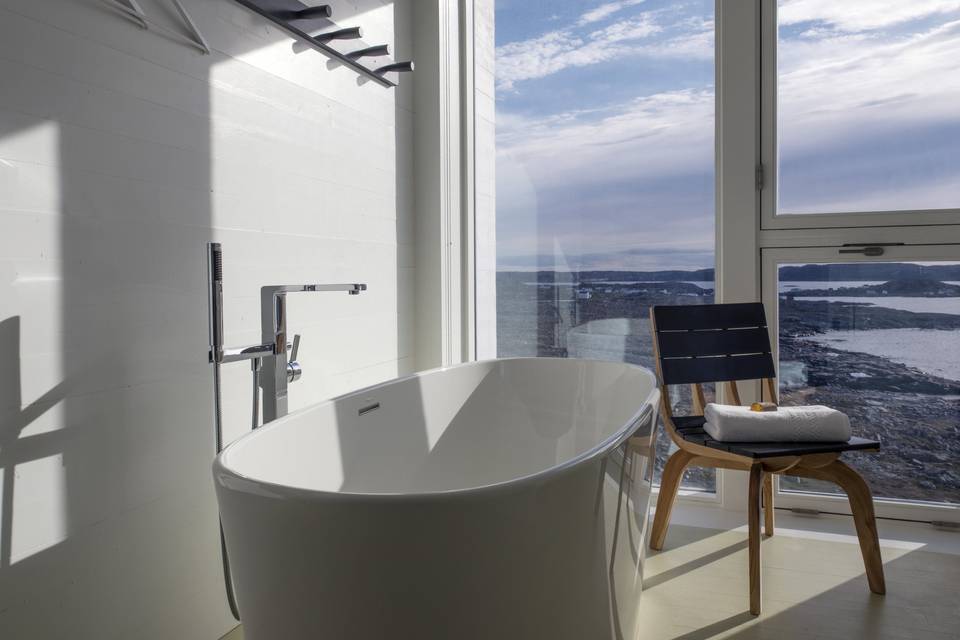 Suite Bathtub