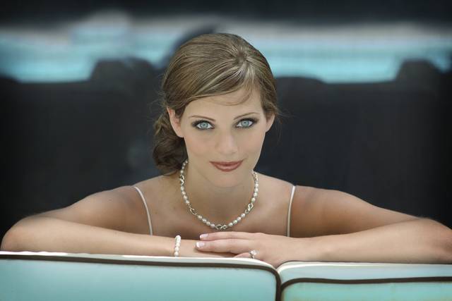 Bride_with_green_eyes