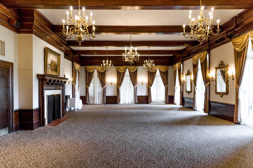 Winged foot dining room
