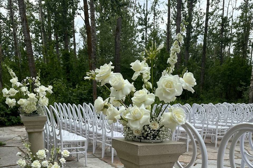 Elegant outdoor ceremony